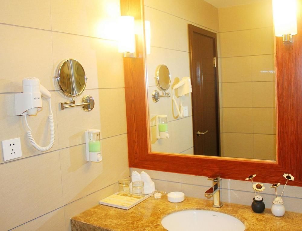Chengdu Ronghome Hotel Buitenkant foto