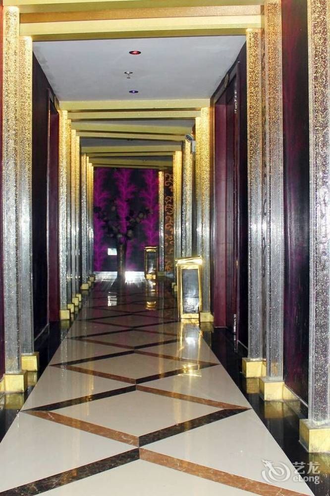 Chengdu Ronghome Hotel Buitenkant foto