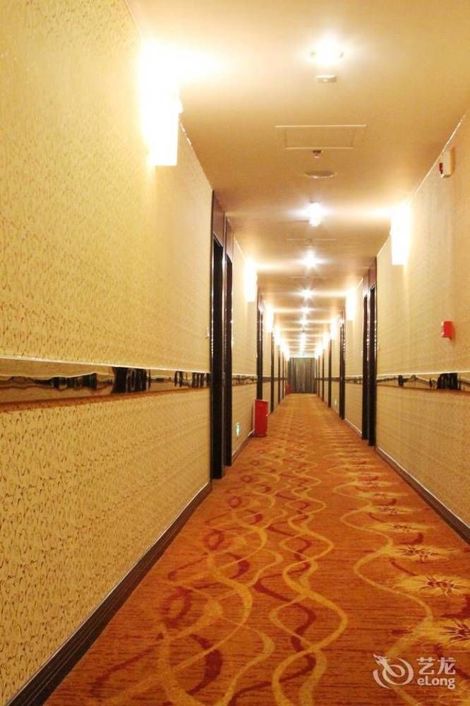 Chengdu Ronghome Hotel Buitenkant foto