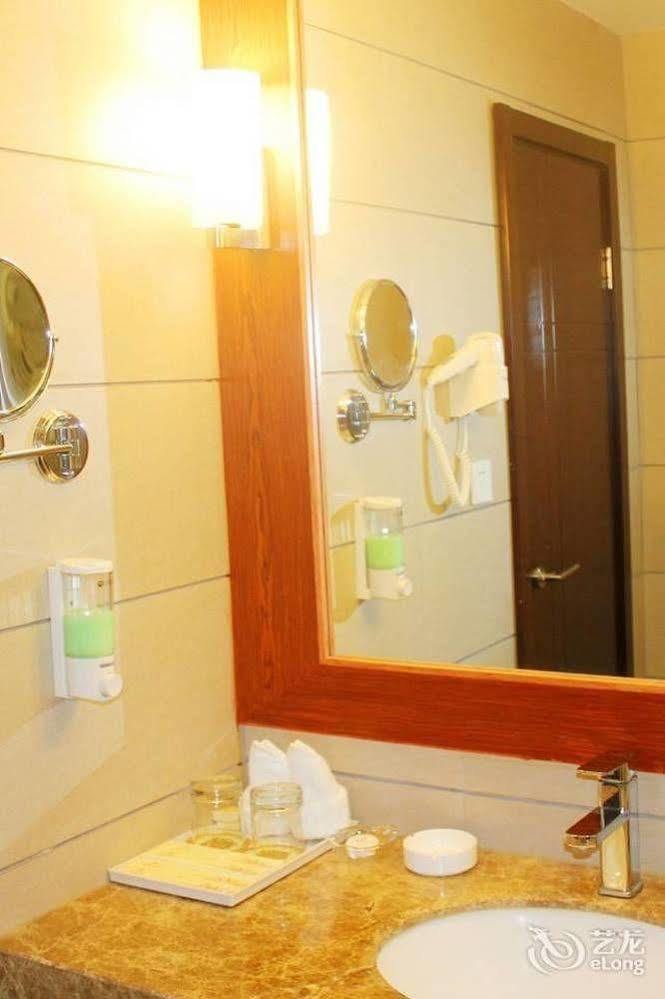 Chengdu Ronghome Hotel Buitenkant foto