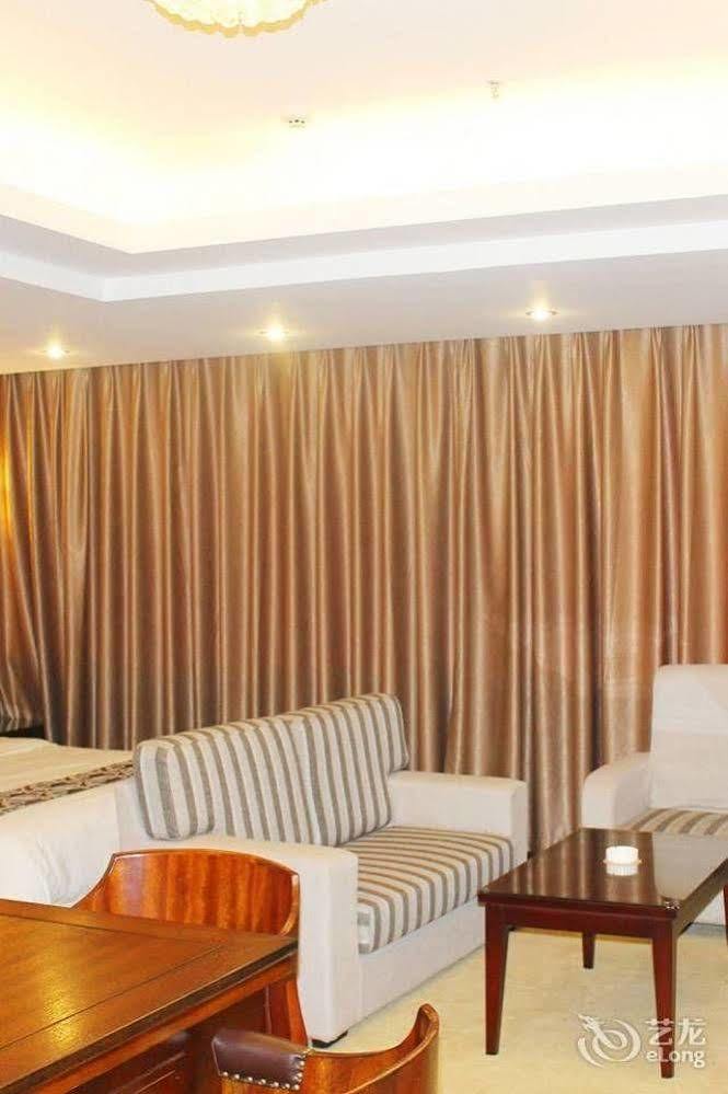 Chengdu Ronghome Hotel Buitenkant foto