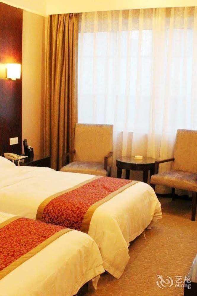 Chengdu Ronghome Hotel Buitenkant foto