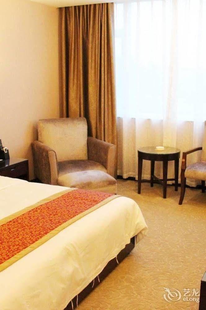 Chengdu Ronghome Hotel Buitenkant foto